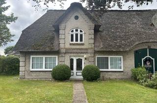 Haus mieten in Schulstr., 25879 Süderstapel, Charmante reetgedeckte Doppelhaushälfte mit fünf Zimmern und großem Garten