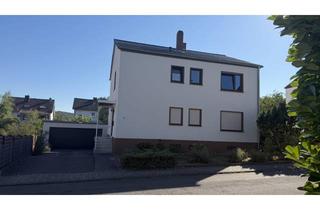 Haus kaufen in 66459 Kirkel, freistehendes Zweifamilienhaus in Kirkel mit Blick auf die Burg