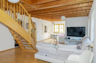 Haus kaufen in 73272 Neidlingen, Neidlingen - Provisionsfrei* Viel Platz für Familie & Kapitalanlage: Bezugsfreies Zweifamilienhaus mit 2 Wohneinheiten und Doppelgarage