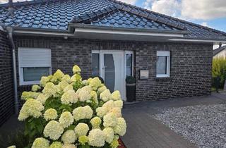 Haus kaufen in 26817 Rhauderfehn, Rhauderfehn - Moderner Bungalow mit großem Vorgarten, Terrasse & Garage