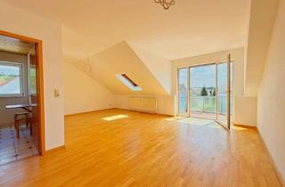 Wohnung kaufen in 93158 Teublitz, Helle, neu überarbeitete 2,5-Zimmer-Wohnung mit Südbalkon, Stellplatz und direktem Weg zur Höllohe
