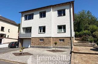 Wohnung kaufen in 58453 Witten, Wo Raumgefühl auf Gartenidyll trifft: Ihr saniertes Zuhause mit Kamin, Garage & Wintergarten im ZFH