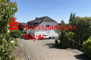 Wohnung kaufen in 56727 Mayen, Vermietete Dachgeschoßwohnung in schöner Aussichtslage.