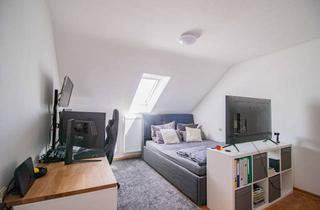 Wohnung kaufen in 72290 Loßburg, Vermietete 2-Zimmer-Dachgeschosswohnung mit Einbauküche und Stellplatz