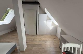 Wohnung mieten in Alter Militärring 15, 50933 Müngersdorf, Möbliertes Dachgeschoss-Apartment mit ca. 30 m² in direkter Stadionnähe