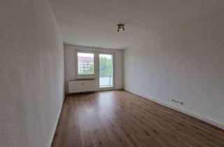 Wohnung mieten in Straße Der Freundschaft, 39624 Kalbe, Ab 15.10.2026***Frisch renovierte 3-Zimmer-Wohnung im 1.OG mit Balkon!