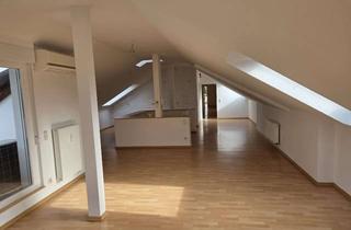 Wohnung mieten in Urbanusstraße, 45894 Buer, Saniertes Dachgeschoss mit vier Zimmern in Gelsenkirchen-Buer
