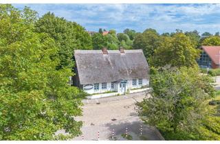 Haus kaufen in 24226 Heikendorf, Historische, denkmalgeschützte Reetdachkate in erster Reihe am Möltenorter Hafen – Gebotsverfahren