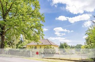 Einfamilienhaus kaufen in 15374 Müncheberg, Einfamilienhaus mit Garagen und Nebengelassen in Müncheberg