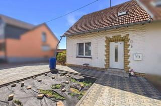 Haus kaufen in 54429 Waldweiler, Teilsaniertes EFH | EG saniert | DG ausbaufähig | Strom & Wasser neu | 2 Garagen | 54429 Waldweiler