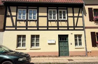 Haus kaufen in 39340 Haldensleben, Charmantes Zweifamilienhaus im gepflegten Fachwerkstil mit Garten