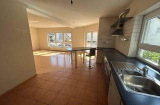 Wohnung kaufen in Buchenweg, 74918 Angelbachtal, Lichtdurchflutete 4-Zimmer-Wohnung mit großem Wohn-Ess-Bereich, Balkon und Garage
