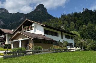 Wohnung kaufen in 83483 Bischofswiesen, Panorama Dachgeschosswohnung in Bischofswiesen