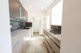 Wohnung kaufen in 79117 Wiehre, Maisonette-Charme – sanierte, bezugsfreie 5-Zi-Altbauwohnung mit ausgebautem Speicher/Atelier