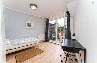 WG-Zimmer mieten in Lienemannstraße, 13403 Reinickendorf, Zimmer Room in Lienemannstraße, Berlin with 3 bedrooms
