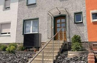 Haus kaufen in Straße Des Friedens 14, 07366 Blankenstein, Familienfreundliches Reihenmittelhaus mit neuer Wärmepumpe, Einbauküche, Garten, Waldblick, Carport