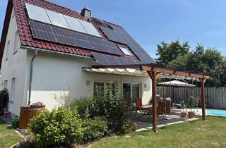 Einfamilienhaus kaufen in 01471 Radeburg, Modernes Einfamilienhaus mit Pool und Keller mit separatem Zugang