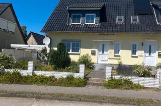 Doppelhaushälfte kaufen in 19374 Domsühl, Domsühl - Doppelhaushälfte mit Garten und Garage