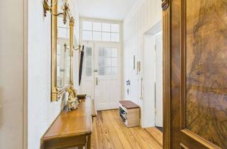 Wohnung kaufen in 76185 Weststadt, Stilvolle 4-Zimmer-Altbauwohnung mit zwei Balkonen, Aufzug und außergewöhnlichem Raumgefühl