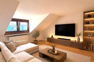 Wohnung kaufen in 80798 Maxvorstadt, Dachgeschosswohnung mit Renovierungsbedarf und viel Potenzial in Maxvorstadt-München