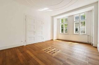 Wohnung mieten in 76133 Südweststadt, Großzügige Altbauwohnung mit Balkon in zentraler Lage von Karlsruhe