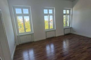 Wohnung mieten in 67098 Bad Dürkheim, Licht und Weinbergblick: 4,5-Zimmer-Altbauetage mit Einbauküche, Südbalkon und Stellplätzen