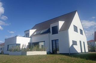 Haus kaufen in Falkenstraße 11, 31008 Elze, Modernes Architektenhaus mit Marienburg-Blick – großzügiges Wohnen am Feldrand von Elze