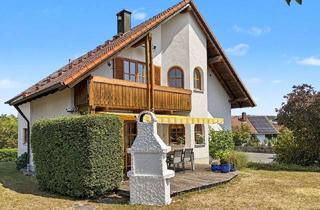 Haus kaufen in 95517 Seybothenreuth, Gehobenes Zweifamilienhaus mit ansprechender Außenanlage in beliebter Lage von Seybothenreuth