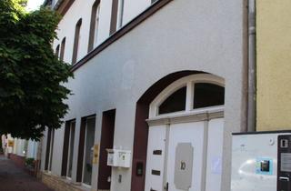 Haus kaufen in Markt 10, 08499 Mylau, Direkt am Markt ! Gut erhaltenes WGH mit Garage, Sauna uvm. - Prov.Frei.