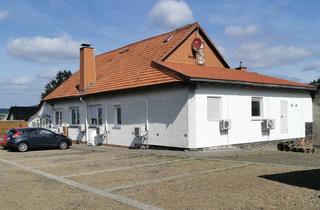 Mehrfamilienhaus kaufen in Tulpenweg, 35085 Ebsdorfergrund, Mehrfamilienhaus mit Gewerbeanbau (Büros) inkl. Bauland.