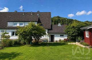 Doppelhaushälfte kaufen in 57368 Lennestadt, Gemütliche Doppelhaushälfte mit großem Grundstück und Gestaltungspotenzial in Lennestadt-Grevenbrück