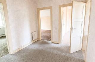 Wohnung kaufen in Ackerfeldstraße, 46145 Sterkrade-Mitte, Sanierungsbedürftige Wohnung mit viel Potenzial und eigenem Gartenbereich