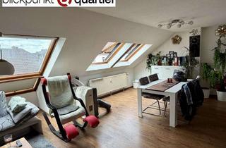 Wohnung kaufen in 90443 Steinbühl, Ihr Investment: solide vermietete, helle Dachgeschosswohnung wartet auf neuen Eigentümer