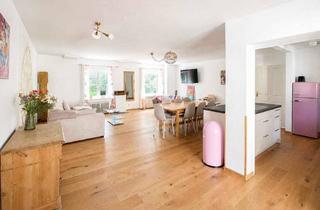 Wohnung kaufen in 83059 Kolbermoor, Besondere 4-Zimmer-Wohnung mit offenem Wohnkonzept und Innenhofterrasse