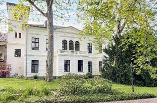 Wohnung kaufen in 53332 Bornheim, Bornheim - Denkmalgeschütztes Herrenhaus_Altbauwohnung direkt am Rhein