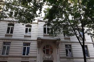 Wohnung kaufen in 50674 Altstadt-Süd, Solitär im Herzen von Köln! Denkmalgeschützte Altbauwohnung