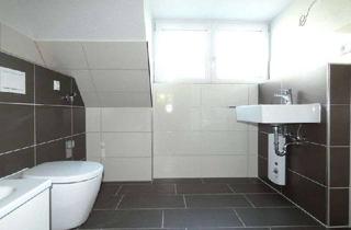 Wohnung mieten in Raumerstr. 66, 45144 Frohnhausen, *** Modernisierte DG-Wohnung sucht neuen Mieter ***