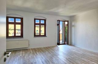 Wohnung mieten in Sankt-Michael-Straße, 39112 Sudenburg, Mit Video: Frisch sanierte große 2-Raumwohnung im Dachgeschoss