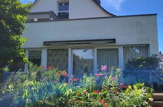 Einfamilienhaus kaufen in 51109 Brück, Besonderes Einfamilienhaus mit einer vermieteten Einliegerwohnung im OG!