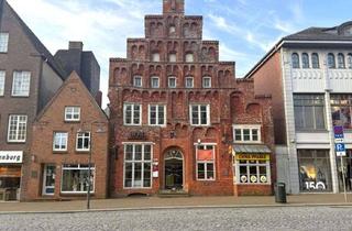Anlageobjekt in Großstraße 18, 25813 Husum, Denkmalgeschütztes Backsteinhaus mit Staffelgiebel und Blendarkadenfassade aus dem 16 Jhd.