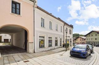 Haus kaufen in Marktplatz 24, 94149 Kößlarn, Wohn- & Geschäftshaus am Marktplatz – vermietete Gewerbeeinheit & großzügiges Wohnen