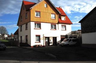 Mehrfamilienhaus kaufen in 72574 Bad Urach, Bad Urach-Hengen Vielseitiges Mehrfamilienhaus mit 3 Wohnungen, großer Werkstatt und 2 Garagen