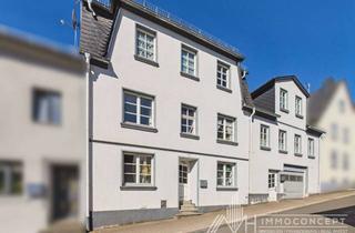 Haus kaufen in 54531 Manderscheid, Großzügiges EFH mit Einliegerwohnung | Garten | Garage | 54531 Manderscheid
