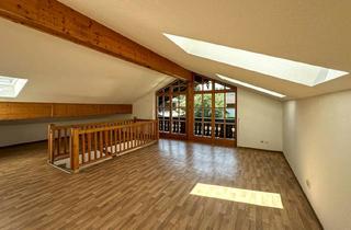 Wohnung kaufen in 83246 Unterwössen, Ruhige 2,5-Zi.-Mansarden-ETW mit 2 Bergblick-Südbalkonen, FBH, Gemeinschafts-Garten und Garage