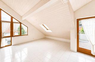 Wohnung kaufen in 73230 Kirchheim, Attraktive 2,5-Zimmer Dachgeschosswohnung mit Balkon und TG-Stellplatz!