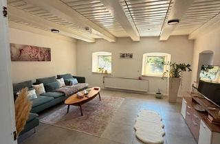Haus kaufen in 94336 Hunderdorf, Hunderdorf - Renoviertes 12-Zimmer-Haus mit 6 Bädern, 2 Küchen und Garten