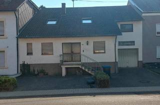 Einfamilienhaus kaufen in 66802 Überherrn, Überherrn - Großzügiges Einfamilienhaus mit Garage und Garten von Privat