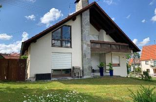 Haus kaufen in 86637 Wertingen, Wertingen - Freistehendes Zweifamilienhaus mit großem Grundstück von privat