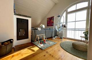 Wohnung kaufen in 83059 Kolbermoor, Kolbermoor - Helle 2-Zimmer-Dachgeschosswohnung mit kuscheligem Kamin