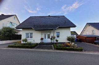 Einfamilienhaus kaufen in 33014 Bad Driburg, Bad Driburg - Freistehendes Einfamilienhaus mit großer Garage in Bad Driburg
